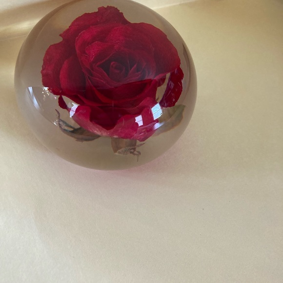 Vintage Tarax infinity red rosé paperweight - Picture 8 of 12